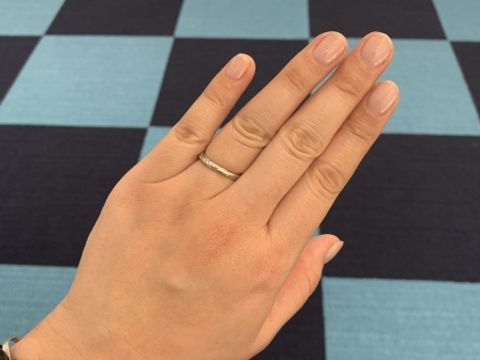 【銀座ダイヤモンドシライシの口コミ】 日常生活を送る上で指輪が回ってしまうことがあると思いますが、こちらの…