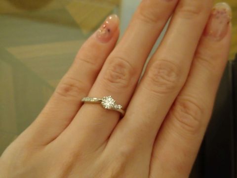 【アイプリモ(I-PRIMO)の口コミ】 メレダイヤが左右についているデザインは他のブランドでもありましたがア…