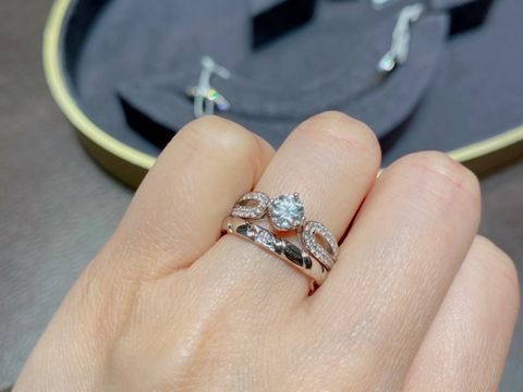 【ショーメ(CHAUMET)の口コミ】 デザインが可愛くつけて見た時にこれだ！と思った。ワンダイヤかエイトダ…