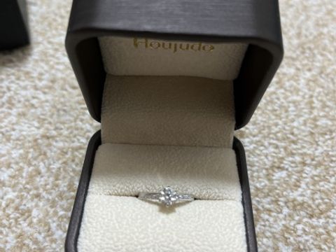 【宝寿堂(ほうじゅどう)の口コミ】 指輪の着け心地、デザイン、4C、価格などを重視して決めました。一生モノ…