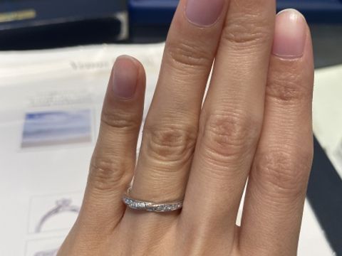 【銀座ダイヤモンドシライシの口コミ】 細身のキラキラした指輪を探していて巡り合ったのがこのジュノーという指…