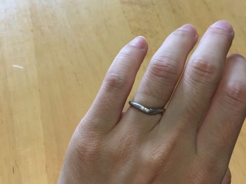 【STAR JEWELRY(スタージュエリー)の口コミ】 値段も高くなく、デザインもシンプルだったので選びました。また、ダイヤ…