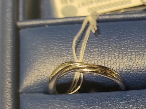 【銀座ダイヤモンドシライシの口コミ】 ウェーブ形状の指輪を探してました。
銀座ダイヤモンドシライシさんは色々…