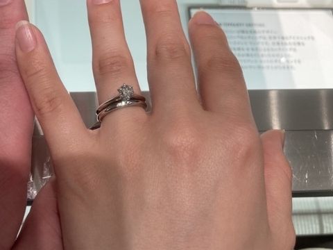 【ティファニー(Tiffany & Co.)の口コミ】 婚約指輪の王道ともいえるTiffanyセッティング。憧れのブルーボックスに入…