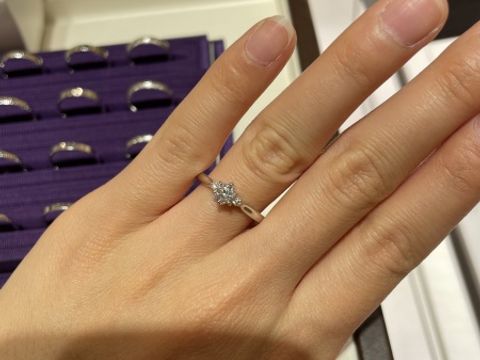 【俄(にわか)の口コミ】 婚約指輪と結婚指輪を選びに行きました。結婚指輪はハーフエタニティリン…