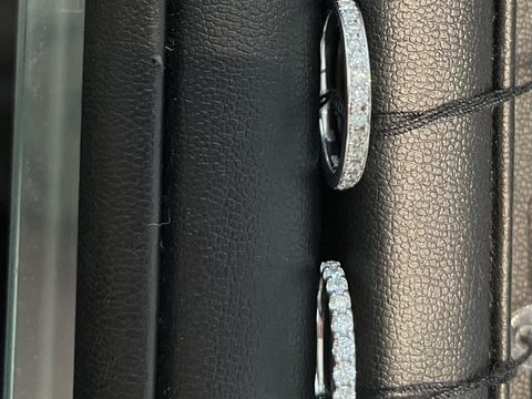 【エクセルコダイヤモンド(EXELCO DIAMOND)の口コミ】 素材はプラチナで　種類としては婚約指輪に該当するとおもいますが、結婚…