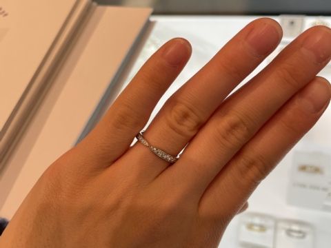 【ティファニー(Tiffany & Co.)の口コミ】 指輪のデザインがすごく気に入りました。ハーモニーというリングでその名…