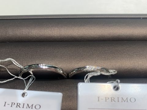 【アイプリモ(I-PRIMO)の口コミ】 女性用にはよく見ると斜めのラインが2本とダイヤモンドが入っており、男性…