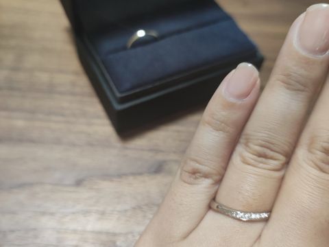 【ラザール ダイヤモンド(LAZARE DIAMOND)の口コミ】 素材はPt950
細身のデザインなので着け心地も軽め。
男性のペアリングの方…