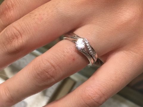 【A・D・A(エー・ディー・エー)の口コミ】 セットリング・・・一粒のダイヤモンドにまっすぐのリング、いわゆる王道…