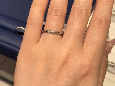 【銀座ダイヤモンドシライシの口コミ】 オンラインページで見ていて、ねじねじとしたデザインが珍しく気になって…