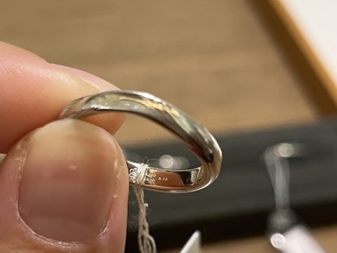 【杢目金屋(もくめがねや)の口コミ】 指輪のデザインが特にオススメポイントです。他にはない、綺麗な木目柄。…
