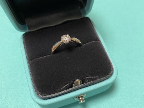 【ティファニー(Tiffany & Co.)の口コミ】 婚約指輪はティファニーが良いとずっと彼に言ってました。やっぱり女子の…