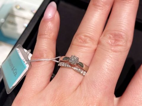 【ティファニー(Tiffany & Co.)の口コミ】 婚約指輪がハーモニーだったので、結婚指輪もハーモニーで合わせたいと思…
