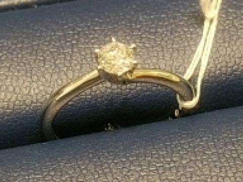 【銀座ダイヤモンドシライシの口コミ】 シンプルなデザインですが、しっかりとダイヤモンドを支える安定感が特徴…