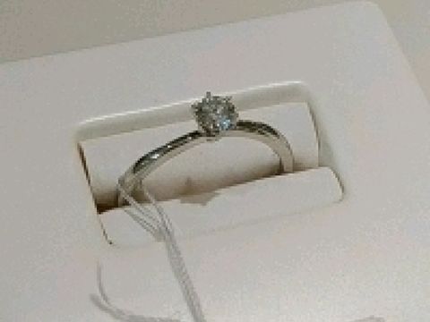 【俄(にわか)の口コミ】 細い指の方にもしっくりくる、スッキリとしたデザインです。主役であるダ…