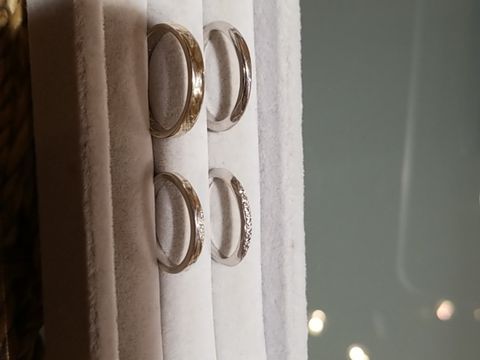 【杢目金屋(もくめがねや)の口コミ】 木目調の指輪は和のテイストでとても可愛いです。特に桜が彫ってあるもの…