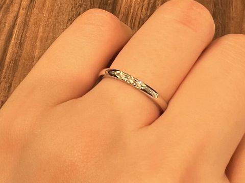 【MIKIMOTO(ミキモト)の口コミ】 ダイヤが3粒埋め込まれているもので、シンプルなデザインだけど、ダイヤが…