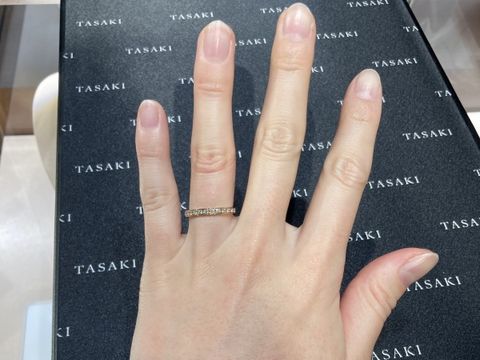 【TASAKI(タサキ)の口コミ】 ハーフエタニティリングを中心に見ていましたが、さくらゴールドのカラー…