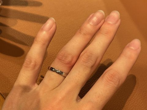 【エルメス(HERMES)の口コミ】 こちらはエヴァーケリーというシリーズのプラチナ素材です。真ん中に小さ…