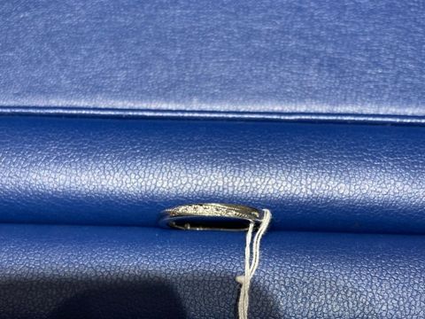 【銀座ダイヤモンドシライシの口コミ】 流れるようなラインでダイヤが入っており、手を動かすたびにキラリと光っ…