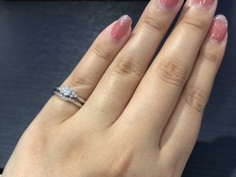 【CAFERING(カフェリング)の口コミ】 すでに手持ちの婚約指輪に、重ね付けして似合う物を探していました。こち…