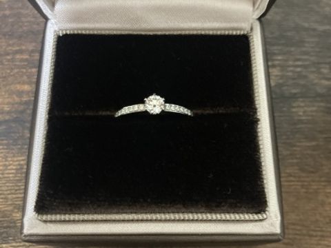 【アイプリモ(I-PRIMO)の口コミ】 結婚指輪と婚約指輪をセットで購入しました。
デザインが豊富だったので、…