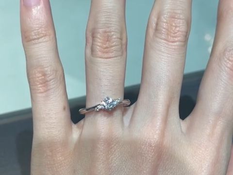 【アイプリモ(I-PRIMO)の口コミ】 指輪のデザインは可愛い、ダイアモンドも主張し過ぎていないというところ…
