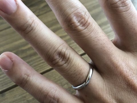 【ジュエリーツツミ(JEWELRY TSUTSUMI)の口コミ】 動画の説明文にも書きましたが、V字デザインの切り替えの部分でつや加工と…