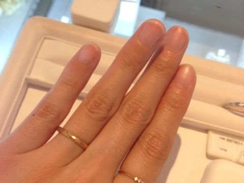 【アーヴェルシュシュ(arbel shushu)の口コミ】 さりげなくデザイン性があり、男性も付けやすい指輪だと思います。
ピンク…