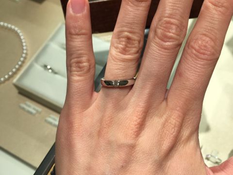 【TASAKI(タサキ)の口コミ】 シンプルなデザインに、ワンポイントダイヤできれいです。
口コミでも見か…