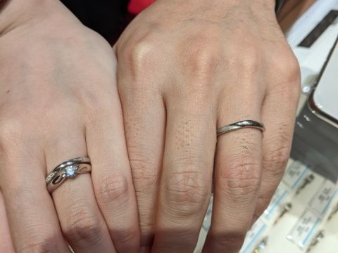 【銀座ダイヤモンドシライシの口コミ】 婚約指輪を普段使いしたかったため、ダイヤモンドが飛び出ていないデザイ…