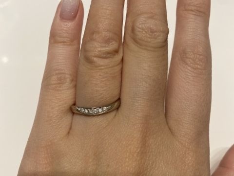 【4℃ BRIDAL(ヨンドシーブライダル)の口コミ】 シンデレラをイメージした指輪なんですけど、そんなにシンデレラの感じは…