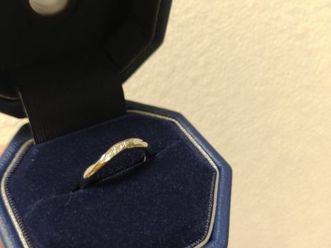 【銀座ダイヤモンドシライシの口コミ】 自身の手の形状に合ったウェーブ型、指の華奢さに勝ちすぎないデザイン、…