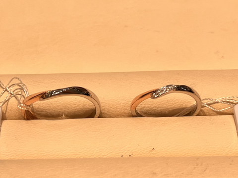 【Tis(ティス)の口コミ】 新作デザインでした。プラチナとピンクゴールドの組み合わせがすごく可愛…