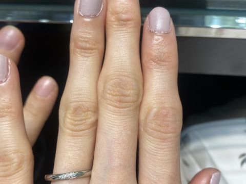 【アイプリモ(I-PRIMO)の口コミ】 プラチナのリングにななめのラインでダイヤモンドが3石あしらわれています…