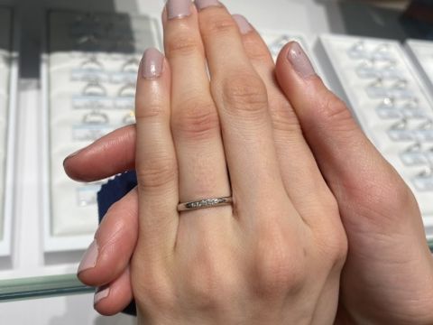 【銀座ダイヤモンドシライシの口コミ】 ストレートなのでシンプルデザインなので日常生活で使いやすいけれど、ダ…