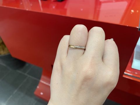 【AFFLUX(アフラックス)の口コミ】 指輪のデザインは本当にたくさんあり、とても悩みました。また、色がだい…
