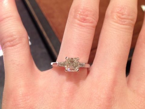 【グラフ(GRAFF)の口コミ】 ダイヤモンドのカットがとっても綺麗でした！
さすが、２１世紀のキングオ…