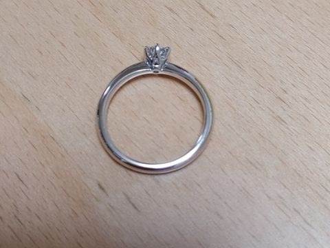 【銀座ダイヤモンドシライシの口コミ】 デザインについては、一粒ダイヤの｢ザ・婚約指輪｣というデザインに憧れが…