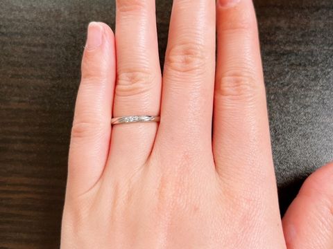 【アイプリモ(I-PRIMO)の口コミ】 私が探していたリングそのもので、ストレートの台座に斜めでダイヤがあし…