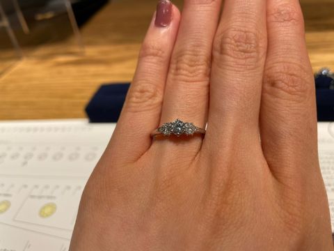 【BIJOUPIKO(ビジュピコ)の口コミ】 指輪のデザインを選んだら真ん中の大きなダイヤモンドのクオリティーを予…