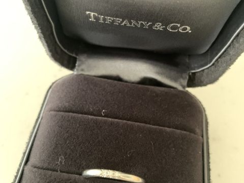 【ティファニー(Tiffany & Co.)の口コミ】 シンプルの中にダイヤ３つが入っていて女性らしく見えるところが良かった…