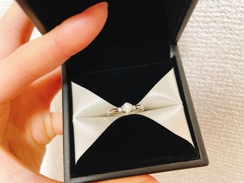 【エクセルコダイヤモンド(EXELCO DIAMOND)の口コミ】 私は手が小さくて、指が細めなので指輪のデザインにかなり強いこだわりが…