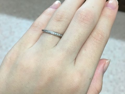【AFFLUX(アフラックス)の口コミ】 ウェーブの指輪を探していました。私は手が小さく指も細いので、平均的な…