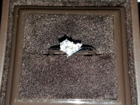 【アイプリモ(I-PRIMO)の口コミ】 婚約指輪なのでずっとつけているわけではなく、特別な時にしかつけないと…