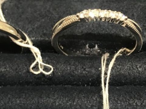 【Over Excellent(オーバーエクセレント)の口コミ】 シンプルな結婚指輪に飽きてきたので、変わったデザインのものを探したと…