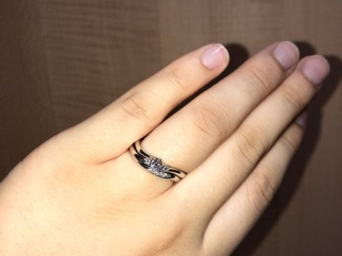 【銀座ダイヤモンドシライシの口コミ】 デザインが気に入り、たくさん試しましたが絶対にこれ！と直感で決めまし…