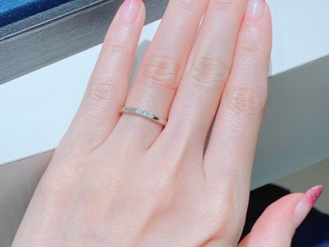 【4℃ BRIDAL(ヨンドシーブライダル)の口コミ】 デザインがシンプルなタイプで、これから長くつける大切な指輪なのでいろ…