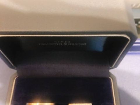 【銀座ダイヤモンドシライシの口コミ】 婚約指輪との相性がよく、別ブランドの指輪と重ね付けしても違和感がなか…